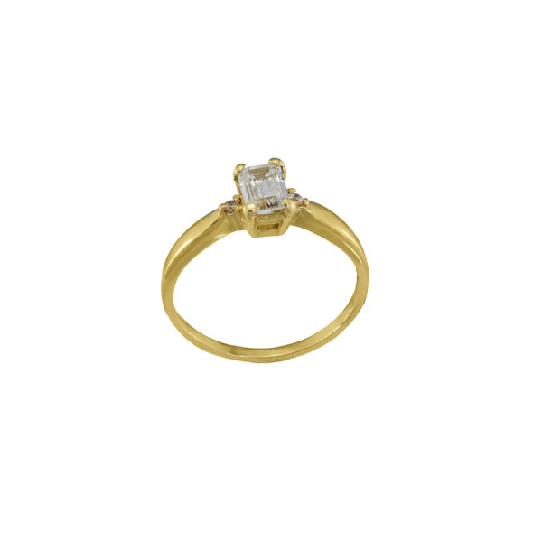 Złoty pierścionek zaręczynowy z kamieniem