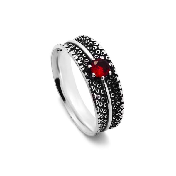 Srebrny pierścionek szeroki z czerwoną cyrkonią, srebrny pierścionek z czerwoną cyrkonią, pierścionek srebrny oksydowany
